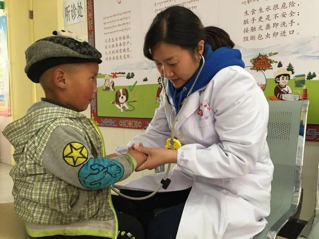 援藏五年薪火相传 泸州“师父”留下带不走的医疗队(图4)