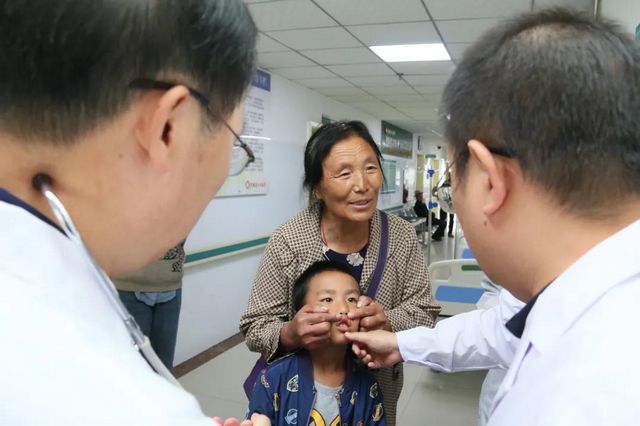 援藏五年薪火相传 泸州“师父”留下带不走的医疗队(图10)