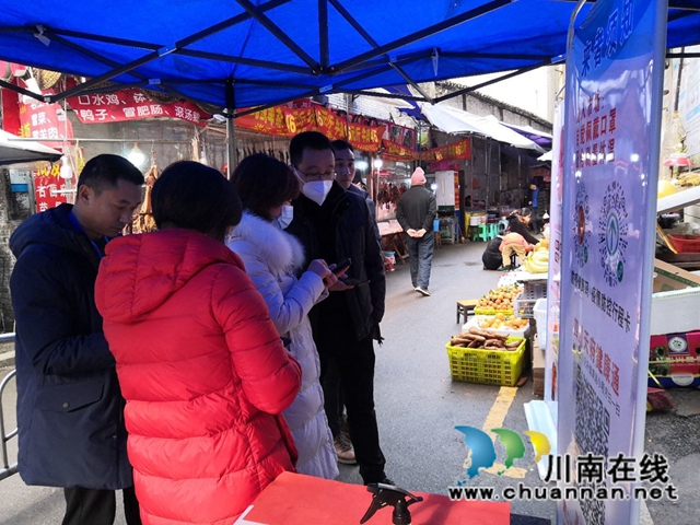 陈健平带队检查龙马潭区小市街道上大街社区疫情防控工作(图1)