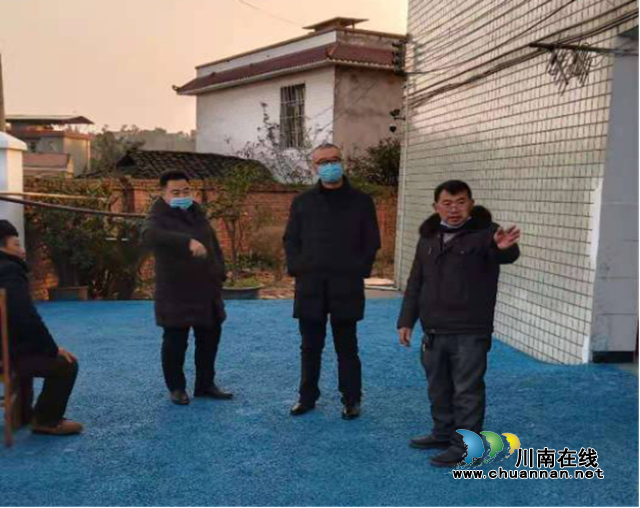 宜宾南溪区副区长向文到长兴镇敬老院调研指导适老化改造工程(图1)