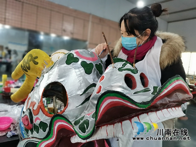 献礼建党百年 泸县雨坛彩龙换新装(图1)