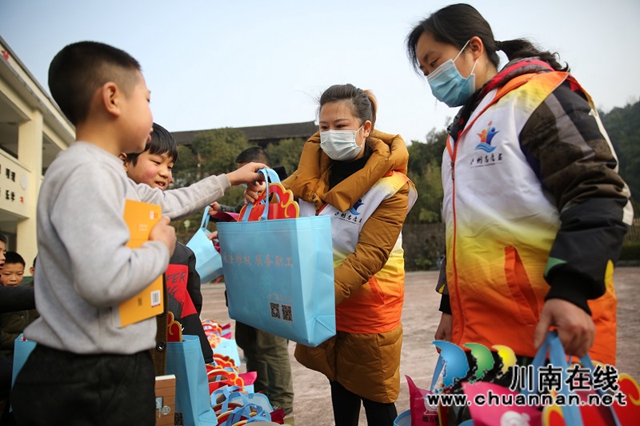 合江县总工会开展“情暖童心”志愿服务活动(图3)