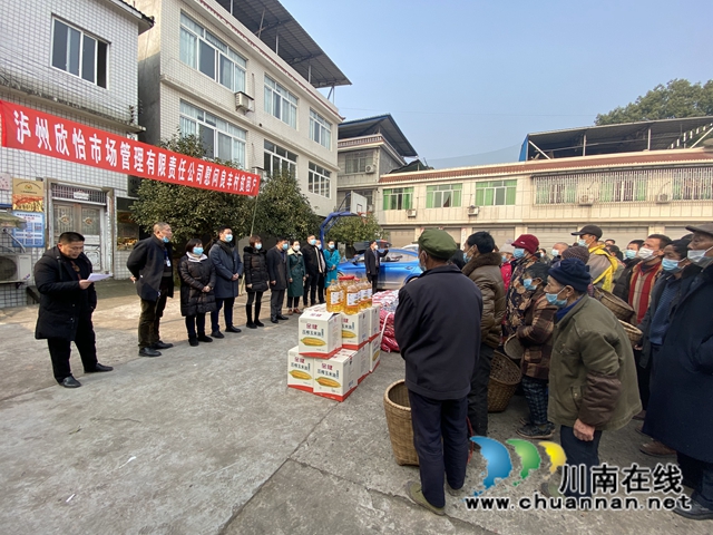 龙马潭区安宁街道组织爱心企业慰问困难群众(图2)