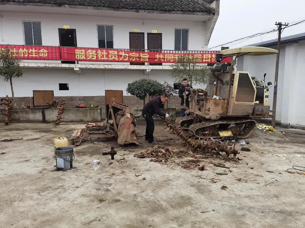 泸州：保养维修农机 备耕春耕生产(图2)