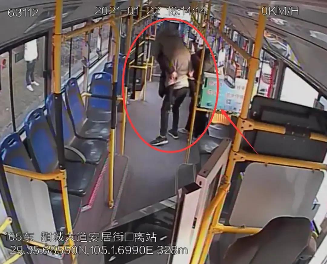 “一定要表示感谢”！内江公交车长这一举动获全车人为他点赞(图2)