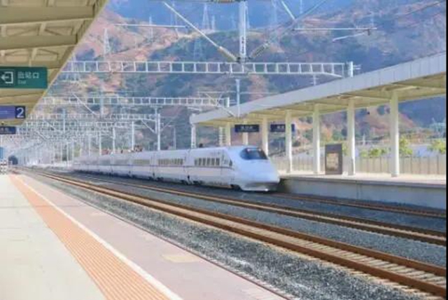 1月28日，这条动车线开通，攀枝花到成都缩短至8.5小时