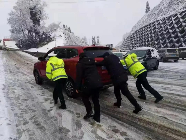 -4.9℃下古蔺的“雪警”，你绝对没有见过！(图1)