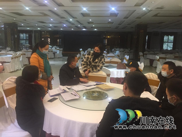 保证“舌尖上的安全”！合江县开展餐饮行业疫情防控检查(图1)