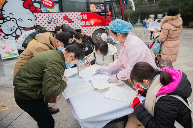 点赞白衣天使|他们不仅拯救生命 还献出鲜血(图5)