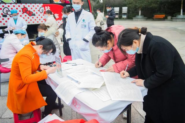 点赞白衣天使|他们不仅拯救生命 还献出鲜血(图3)