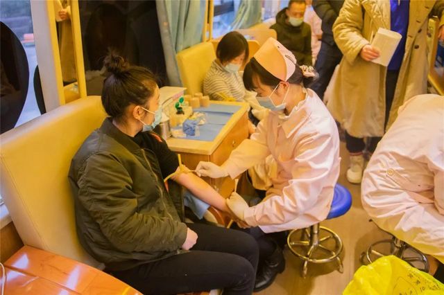 点赞白衣天使|他们不仅拯救生命 还献出鲜血(图9)