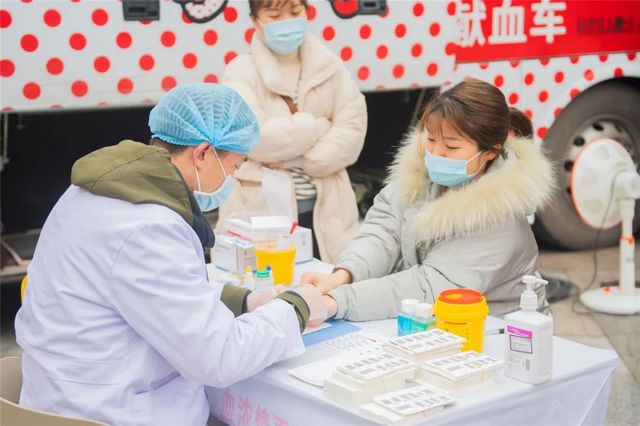 点赞白衣天使|他们不仅拯救生命 还献出鲜血(图4)