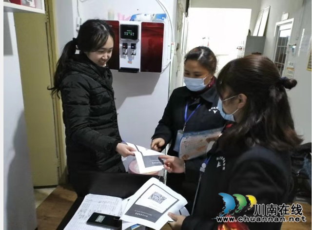 内江经开区交通镇广泛进行健康码、场所码宣传(图1)