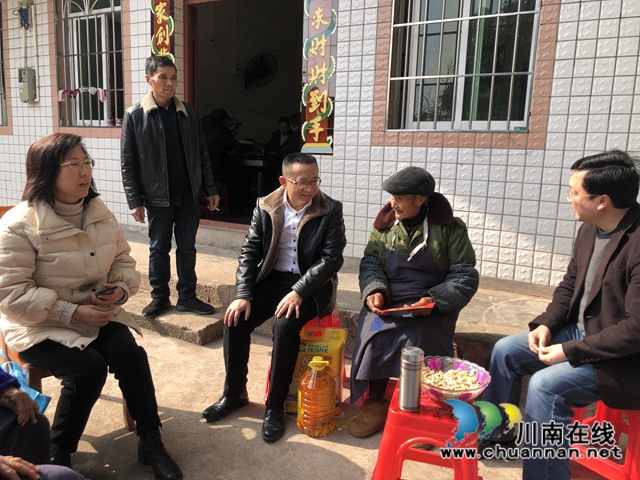 郑尚贵到泸县百和镇开展春节节前慰问工作(图1)