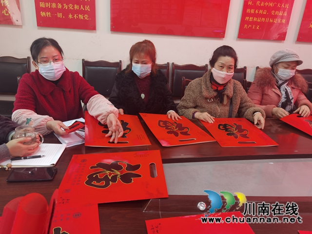 龙马潭区红星社区：迎春送福添年味 (图2)