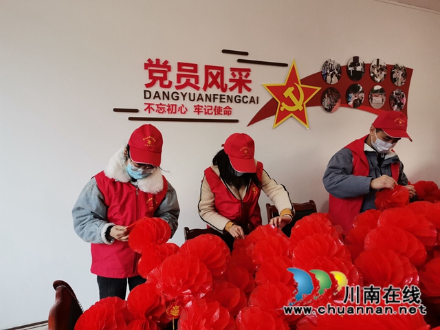 合江县大桥镇：返乡大学生为疫情防控贡献青春力量(图1)