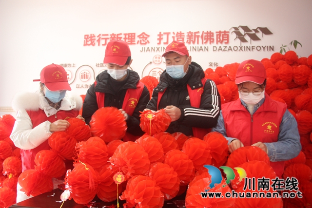 合江县大桥镇：返乡大学生为疫情防控贡献青春力量(图3)