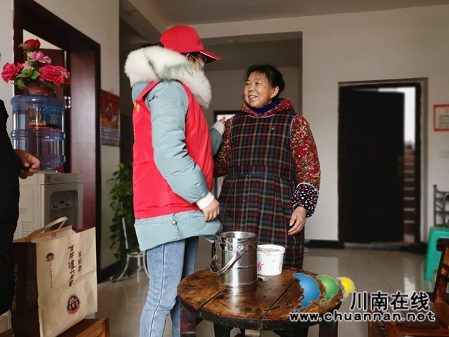 合江县大桥镇：返乡大学生为疫情防控贡献青春力量(图9)