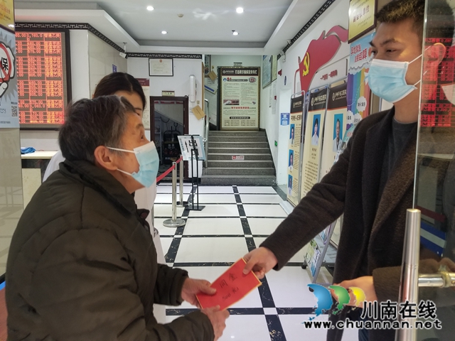 龙马潭区小市街道走访慰问困难党员(图1) 龙马潭区小市街道走访慰问困难党员(图1)