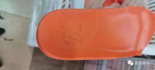 4万双！南溪一公司生产假冒大牌被查！阿迪耐克、GUCCI、LV……(图3)