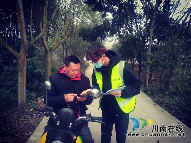 “码”上行动！泸县云龙镇志愿者积极推广“四川天府健康通”(图3)