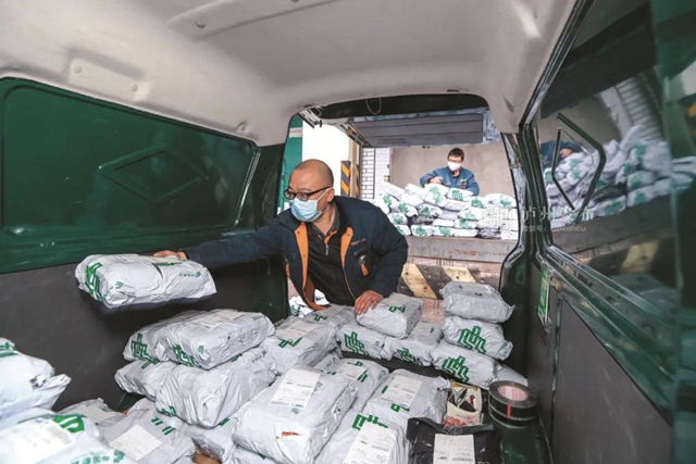 “剁手党”注意了！江阳区对接收包裹有要求：业主取件须在小区外进行！