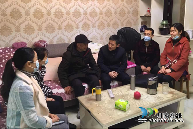 内江经开区交通镇汉晨社区开展给优秀退役军人“寒冬送温暖”活动(图1)