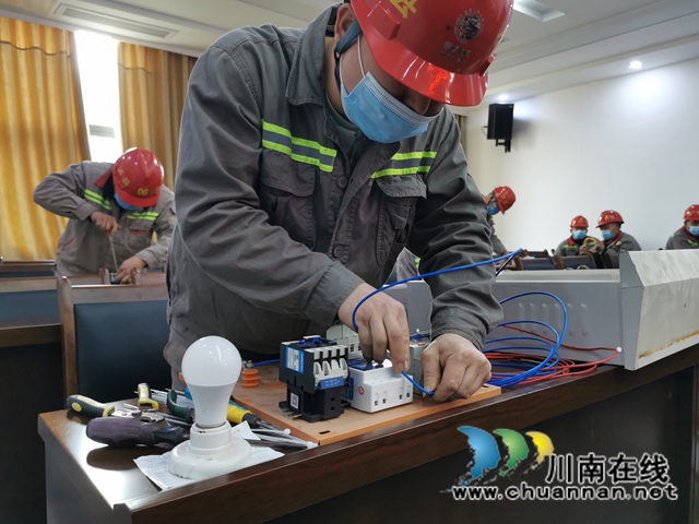 龙马潭区罗汉街道开展“干干净净迎新年”爱国卫生运动志愿活动(图1) 龙马潭区罗汉街道开展“干干净净迎新年”爱国卫生运动志愿活动(图1)