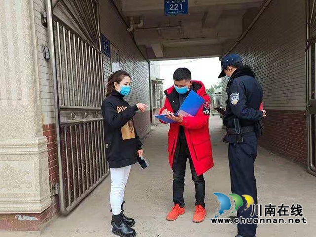 泸县百和镇开展节前小区消防通道安全检查(图1)