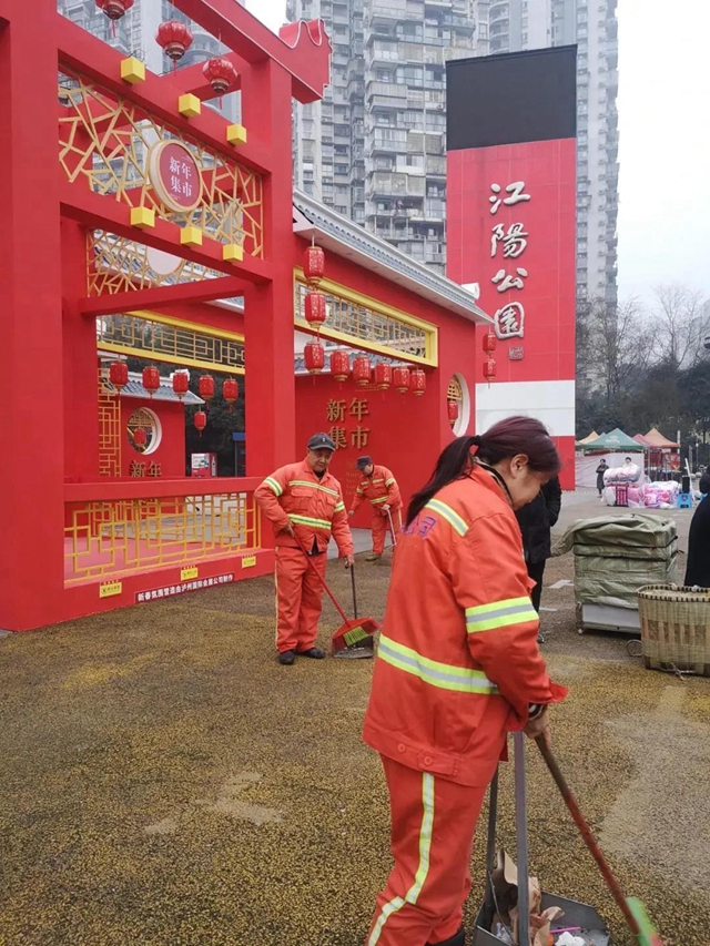 泸州城管春节不打烊，保障城市运转不停歇(图1)