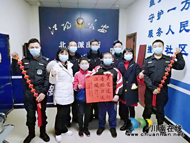 泸州：关爱逆行者，志愿者除夕前送出150份爱心夜宵(图8)