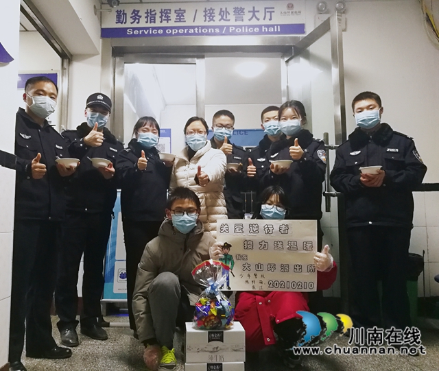 泸州：关爱逆行者，志愿者除夕前送出150份爱心夜宵(图9)