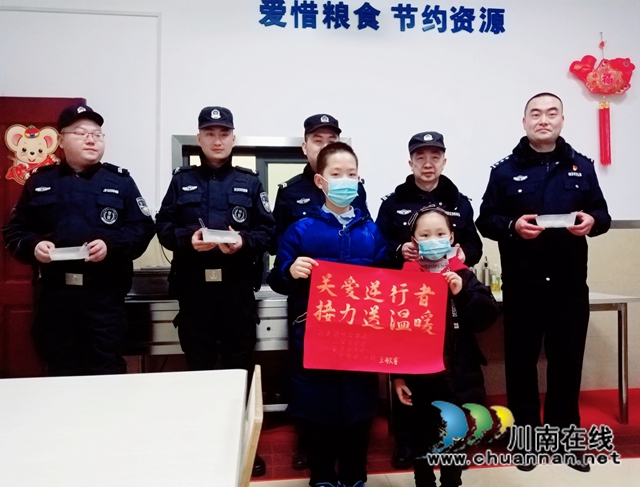 泸州：关爱逆行者，志愿者除夕前送出150份爱心夜宵(图13)