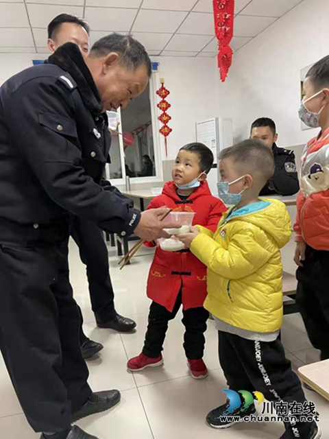 泸州：关爱逆行者，志愿者除夕前送出150份爱心夜宵(图27)