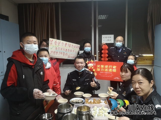 泸州：关爱逆行者，志愿者除夕前送出150份爱心夜宵(图22)