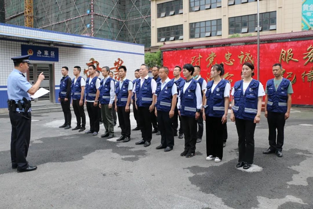 叙永:永宁义警勇救轻生女,值得点赞!(图3) 叙永:永宁义警勇救轻生女,值得点赞!(图3)