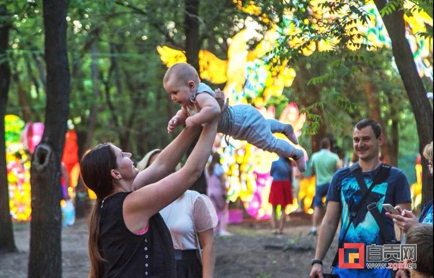 漂亮！自贡彩灯点亮青岛，还引来央视关注(图13)