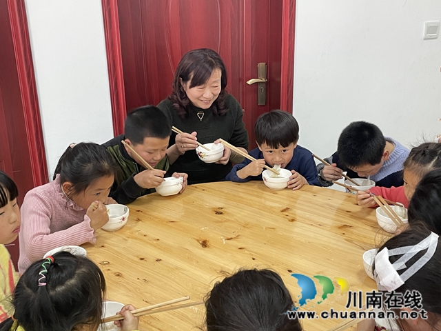 泸县云龙镇大水河村开展“我们的节日—关爱留守欢度元宵”活动(图1)