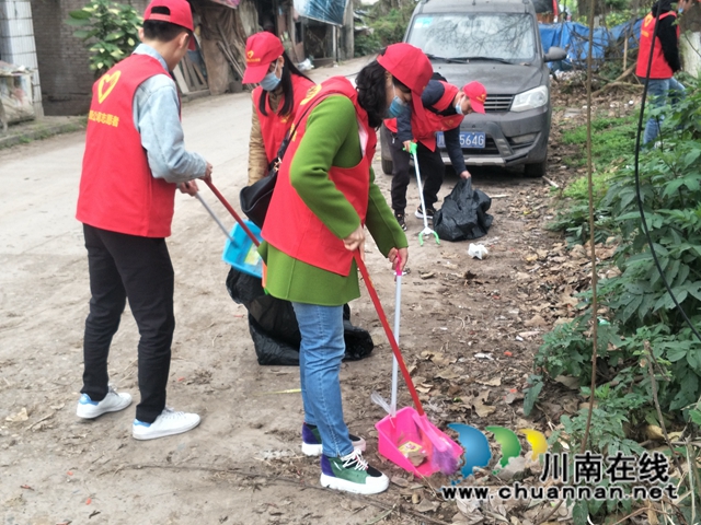龙马潭区红星街道春晖社区：“双报到”党员志愿服务活动(图1)