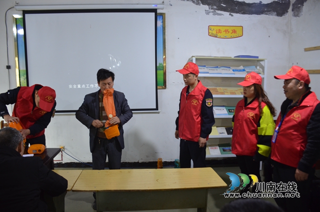 川煤集团华荣能源威鑫煤业“小红帽”走进基层一线(图2) 川煤集团华荣能源威鑫煤业“小红帽”走进基层一线(图2)