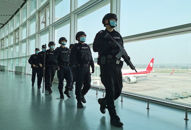 泸州机场(集团)有限责任公司深入推进扫黑除恶工作(图2) 泸州机场(集团)有限责任公司深入推进扫黑除恶工作(图2)