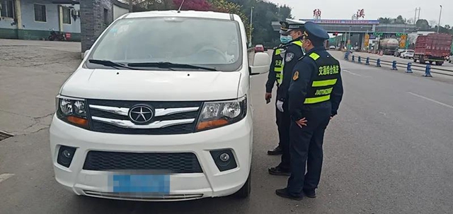 零容忍!今年泸州已查处“黑车”326辆(图2) 零容忍!今年泸州已查处“黑车”326辆(图2)