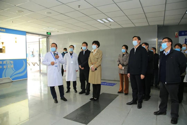 省卫健委党组书记敬静高度评价泸州市人医城市核酸检测基地建设工作(图2) 省卫健委党组书记敬静高度评价泸州市人医城市核酸检测基地建设工作(图2)