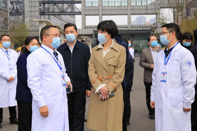 省卫健委党组书记敬静高度评价泸州市人医城市核酸检测基地建设工作(图3) 省卫健委党组书记敬静高度评价泸州市人医城市核酸检测基地建设工作(图3)