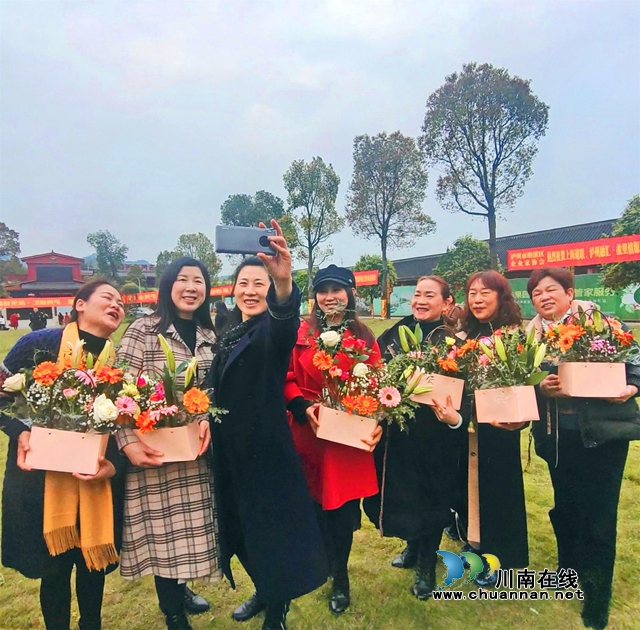 纳溪区女企业家商会开展“巾帼心向党”庆祝“三八”国际妇女节活动(图2)