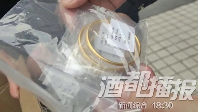 宜宾：老板快递黄金首饰标为麻辣兔头，店员当垃圾扔了！