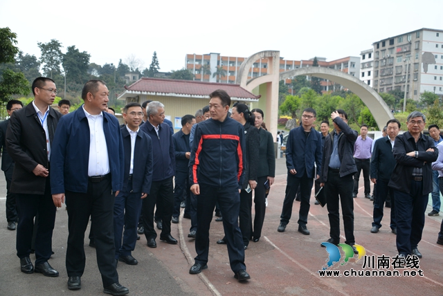 杨林兴到合江县荔江镇中心校调研教育工作(图2) 杨林兴到合江县荔江镇中心校调研教育工作(图2)