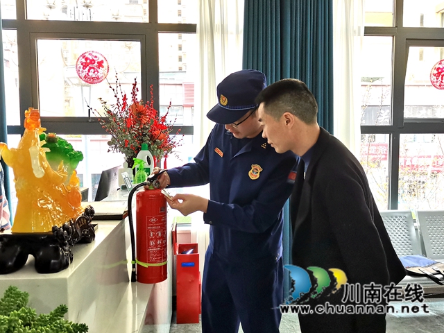 教授如何辨假，销毁伪劣产品！泸州“蓝朋友”为市民上“3.15培训课”(图8)