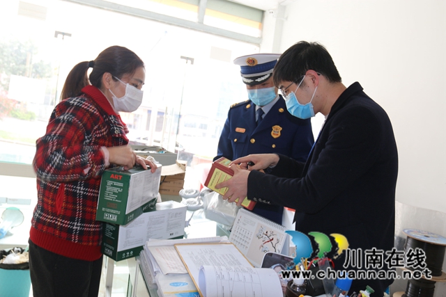 教授如何辨假，销毁伪劣产品！泸州“蓝朋友”为市民上“3.15培训课”(图7)