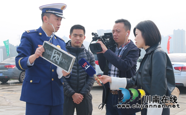 教授如何辨假，销毁伪劣产品！泸州“蓝朋友”为市民上“3.15培训课”(图9)